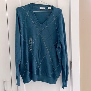 IZOD Men’s Teal V-neck sweater w/ subtle blue & taupe argyle pattern on front